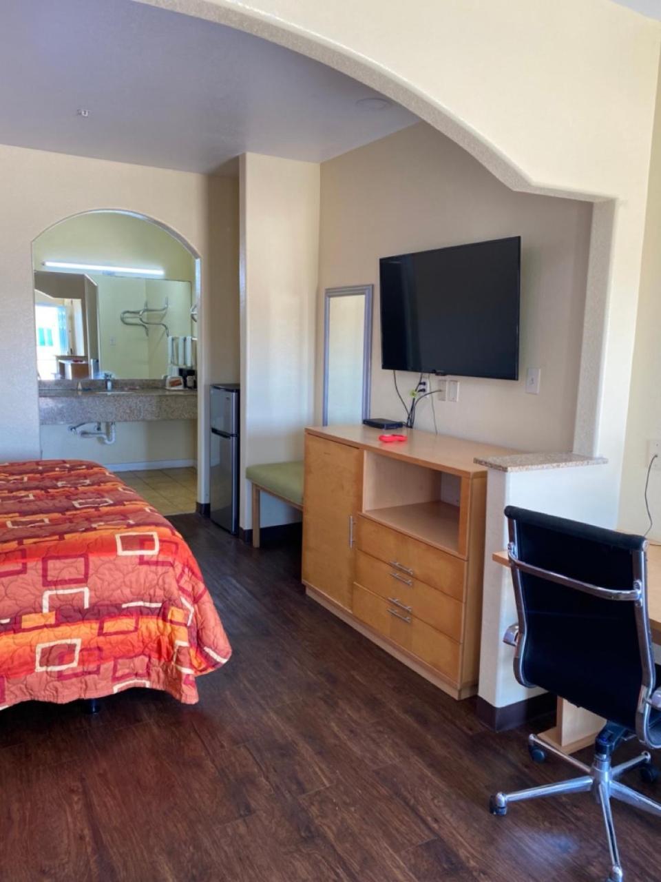אנגלטון Relax Inn & Suites מראה חיצוני תמונה