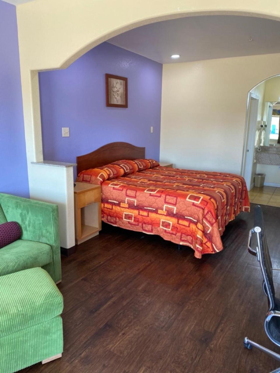 אנגלטון Relax Inn & Suites מראה חיצוני תמונה